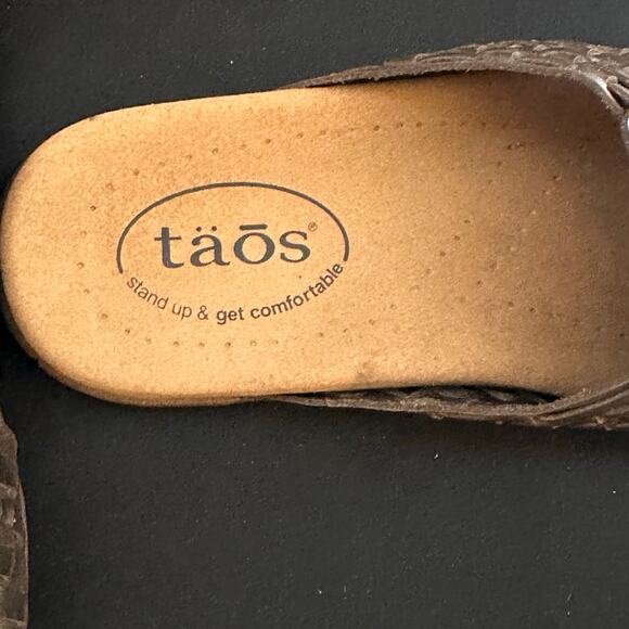 Taos Footwear Brown Woven Sandals - Picture 6 of 11
